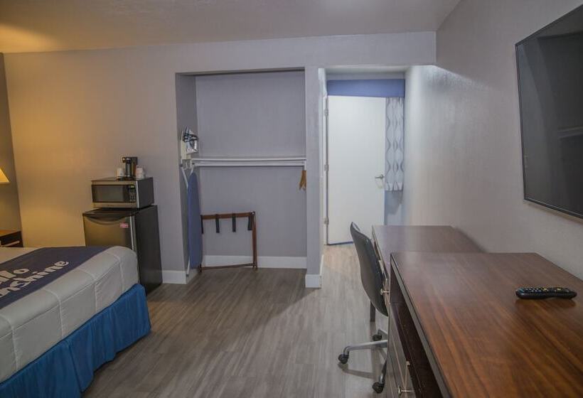 בית מלון כפרי Days Inn By Wyndham Redwood City