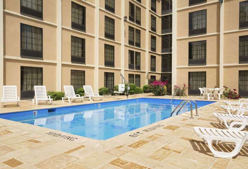 ホテル Days Inn By Wyndham Rome Downtown