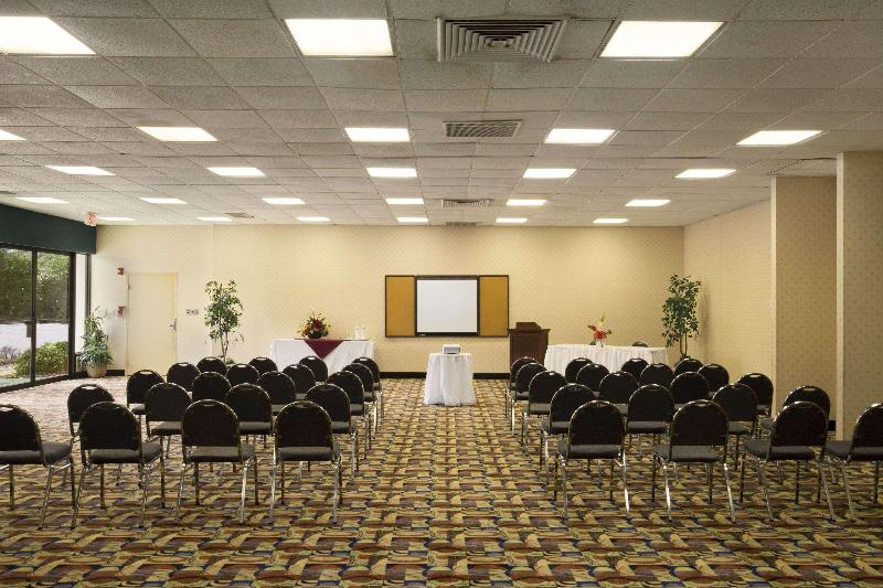 هتل Days Inn By Wyndham Rome Downtown