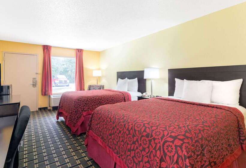 Отель Days Inn By Wyndham Savannah Airport