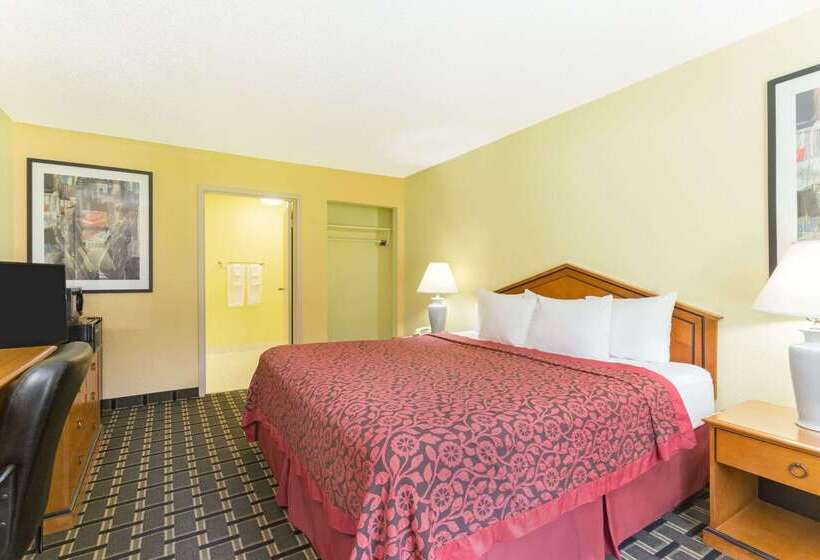هتل Days Inn By Wyndham Savannah Airport