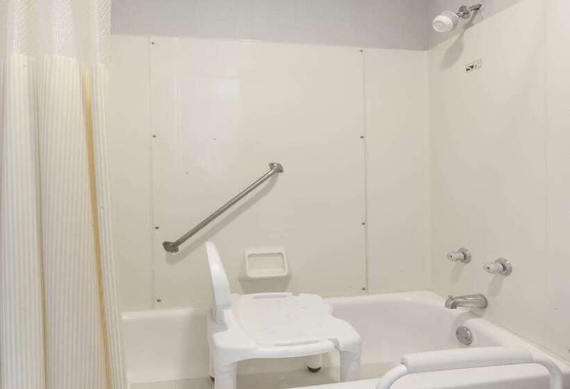 فندق Days Inn By Wyndham Seymour