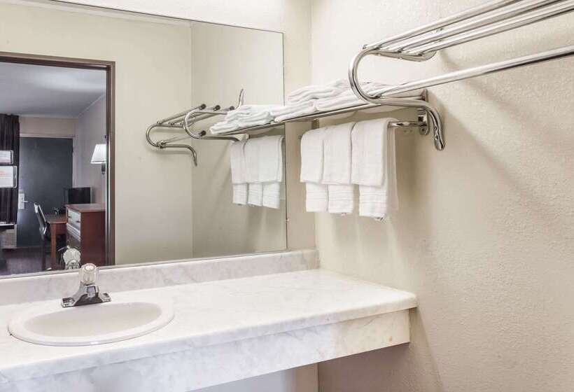 فندق Days Inn By Wyndham Seymour