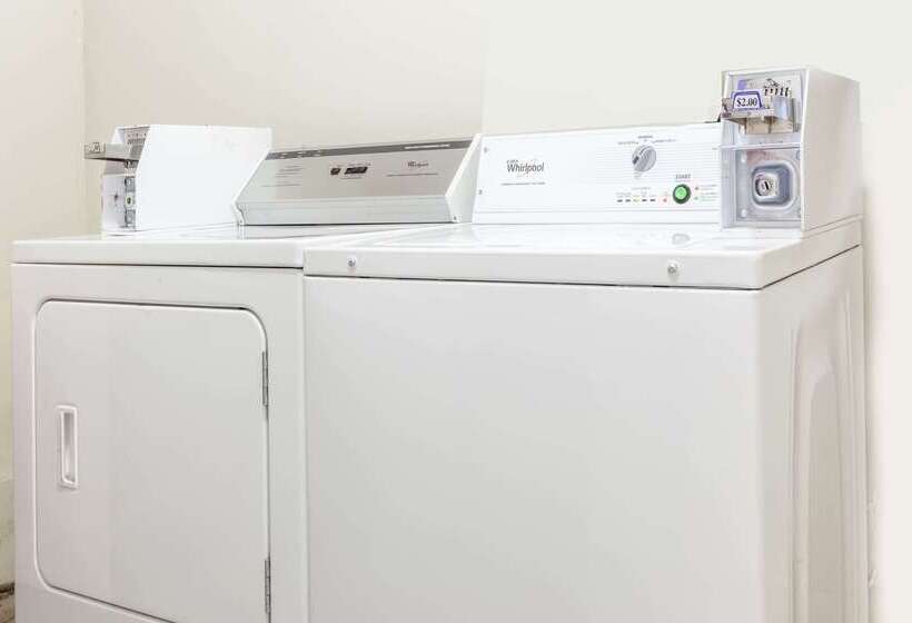 فندق Days Inn By Wyndham Seymour