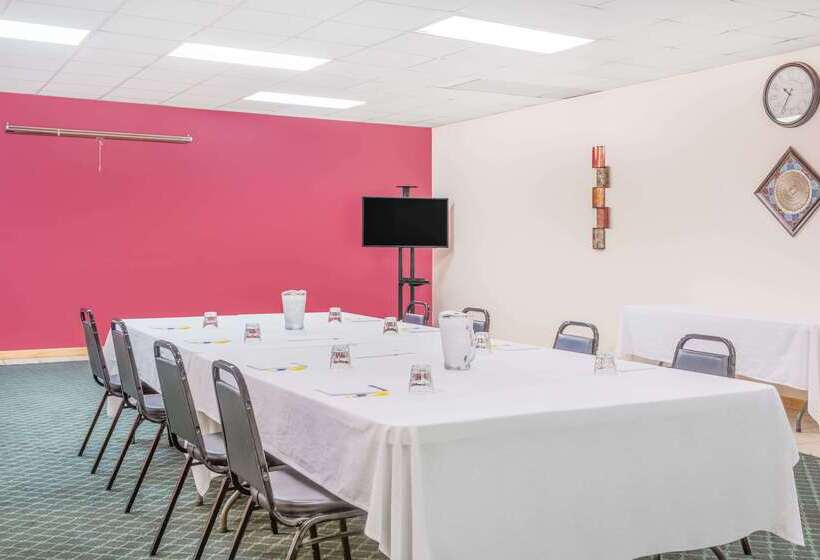 فندق Days Inn By Wyndham St Clairsville