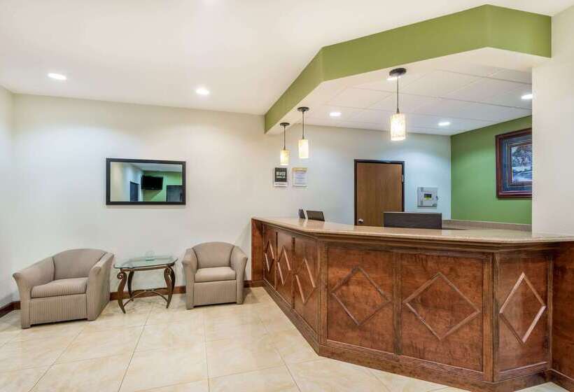 ホテル Days Inn By Wyndham Topeka