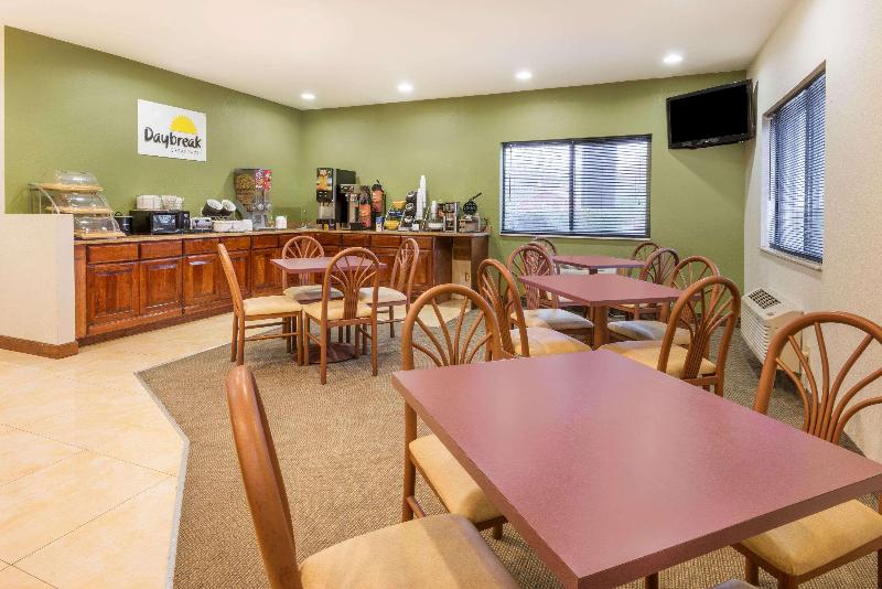 ホテル Days Inn By Wyndham Topeka