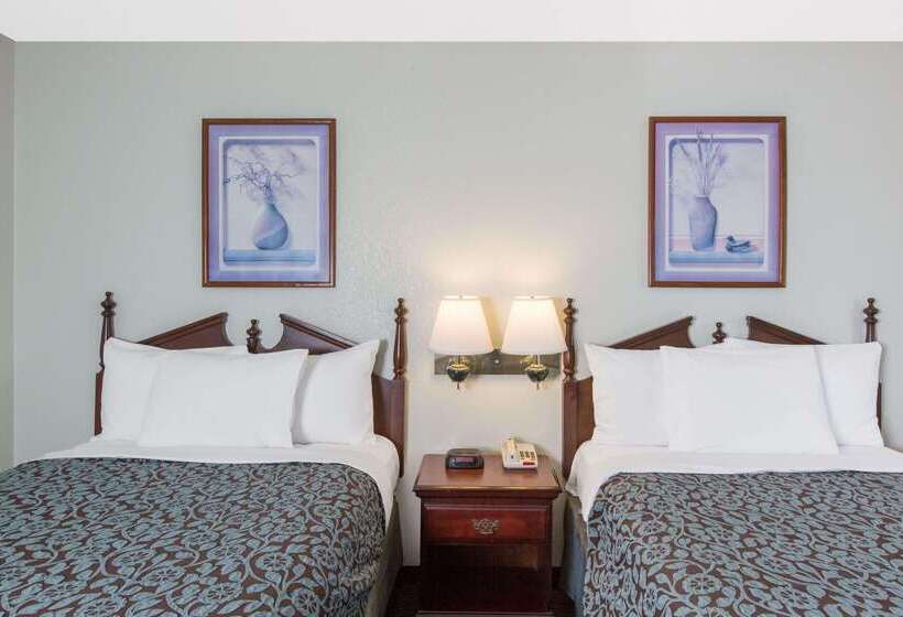 فندق Days Inn By Wyndham West Point