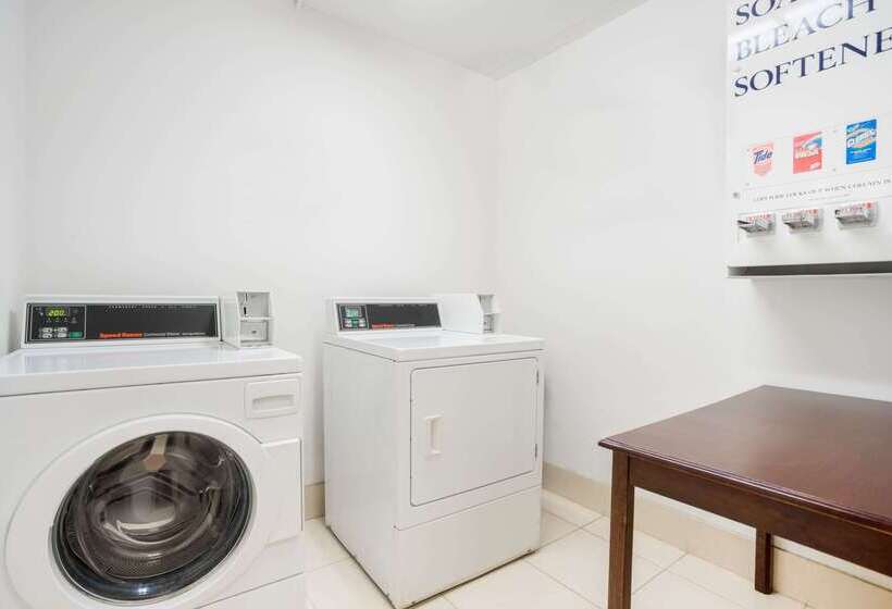 فندق Days Inn By Wyndham Westminster