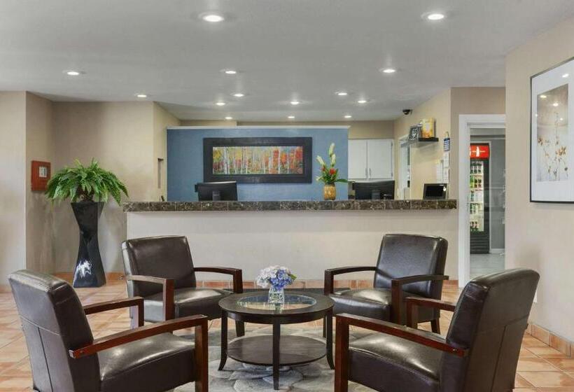 Отель Days Inn By Wyndham Williams