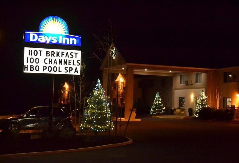 Отель Days Inn By Wyndham Williams