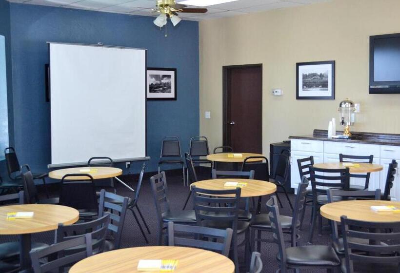 Отель Days Inn By Wyndham Williams