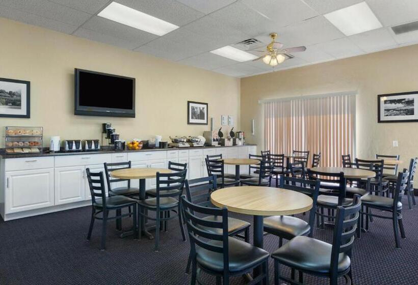 Отель Days Inn By Wyndham Williams