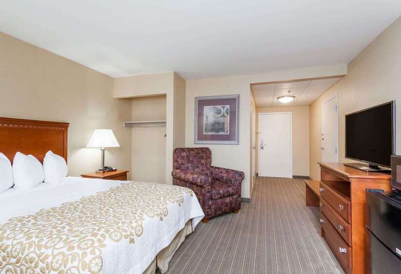 هتل Days Inn By Wyndham Windsor Locks / Bradley Intl Airport