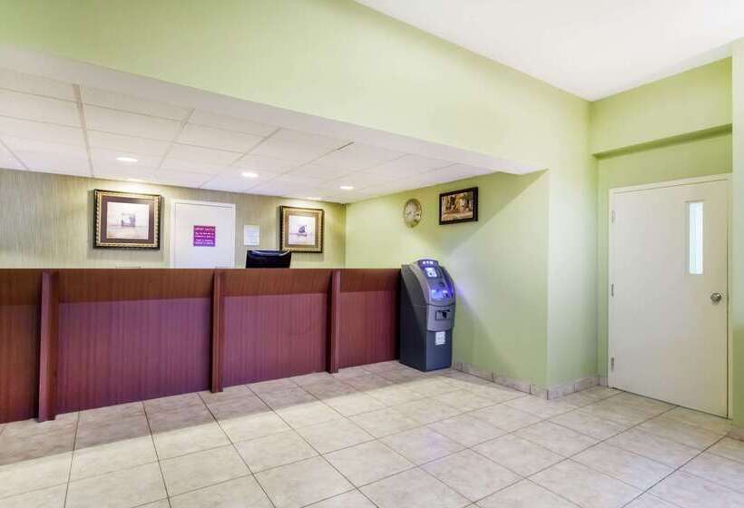 هتل Days Inn By Wyndham Windsor Locks / Bradley Intl Airport