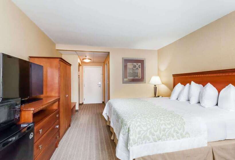 هتل Days Inn By Wyndham Windsor Locks / Bradley Intl Airport