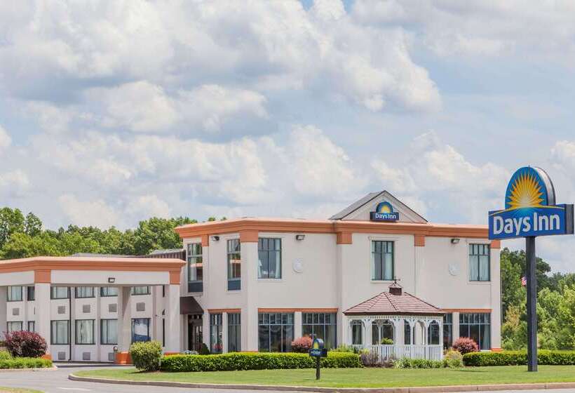 هتل Days Inn By Wyndham Windsor Locks / Bradley Intl Airport