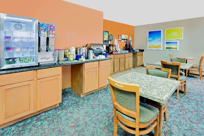 هتل Days Inn By Wyndham Winona