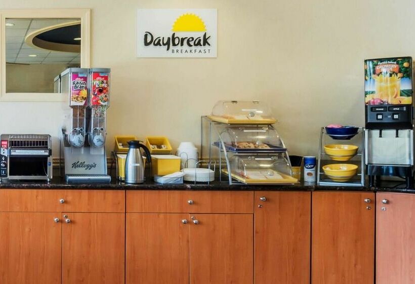 هتل Days Inn By Wyndham Hartford/closest Downtown