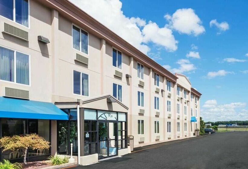 هتل Days Inn By Wyndham Hartford/closest Downtown