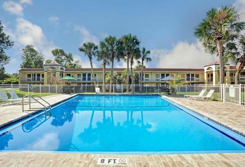 בית מלון כפרי Days Inn Jacksonville South Near Memorial Hospital