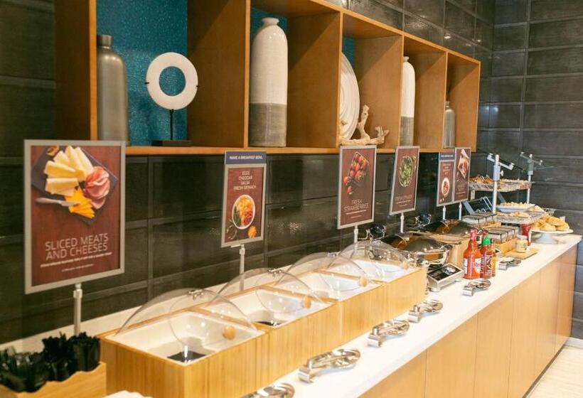 Отель Springhill Suites By Marriott South Bend Notre Dame Area