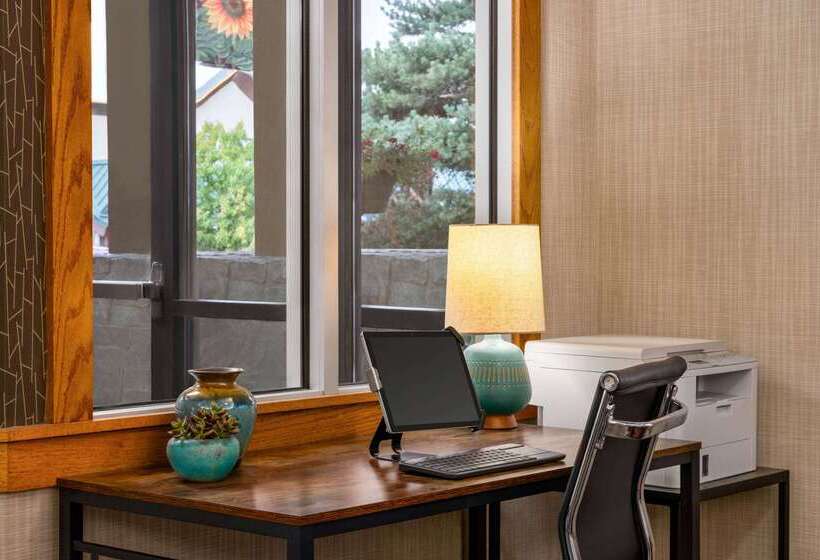 هتل Days Inn & Suites By Wyndham Bozeman