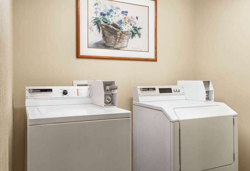 هتل Days Inn & Suites By Wyndham Bozeman