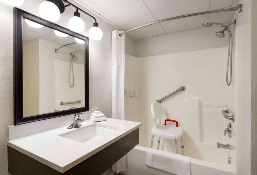 هتل Days Inn & Suites By Wyndham Bozeman