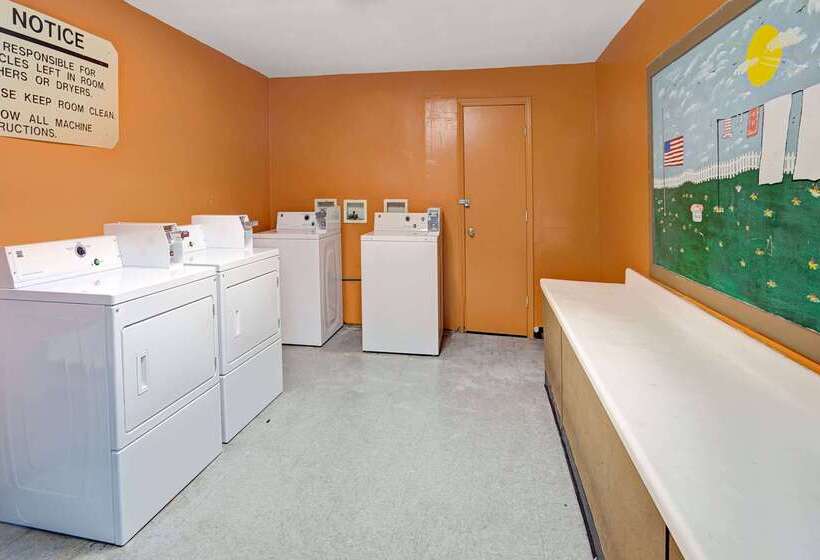 فندق Days Inn & Suites By Wyndham Charleston Airport West