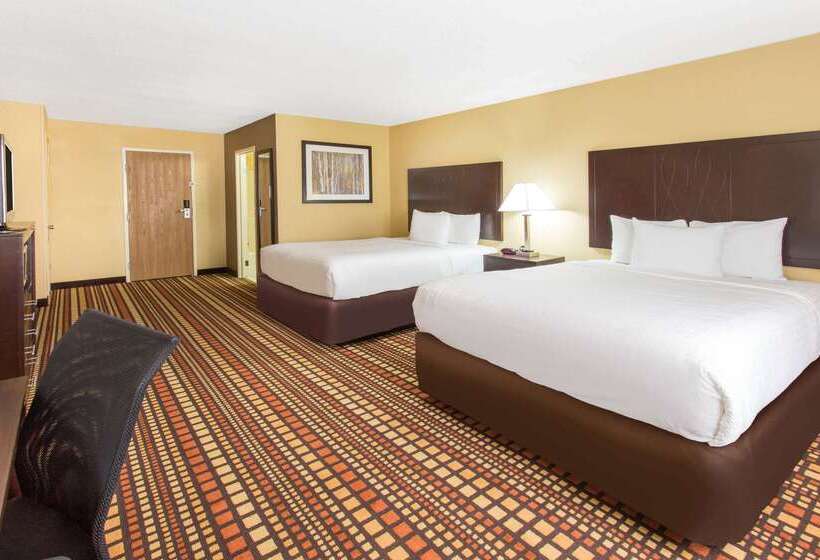 בית מלון כפרי Days Inn & Suites By Wyndham Davenport East