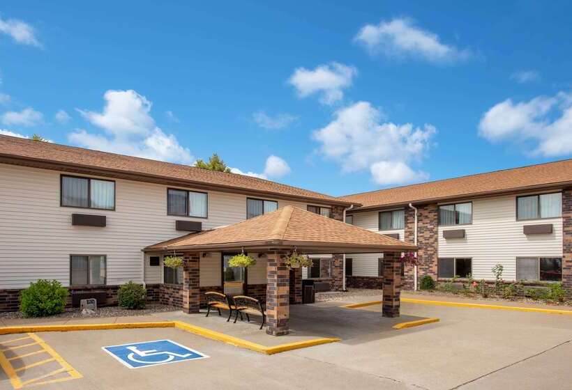 בית מלון כפרי Days Inn & Suites By Wyndham Davenport East