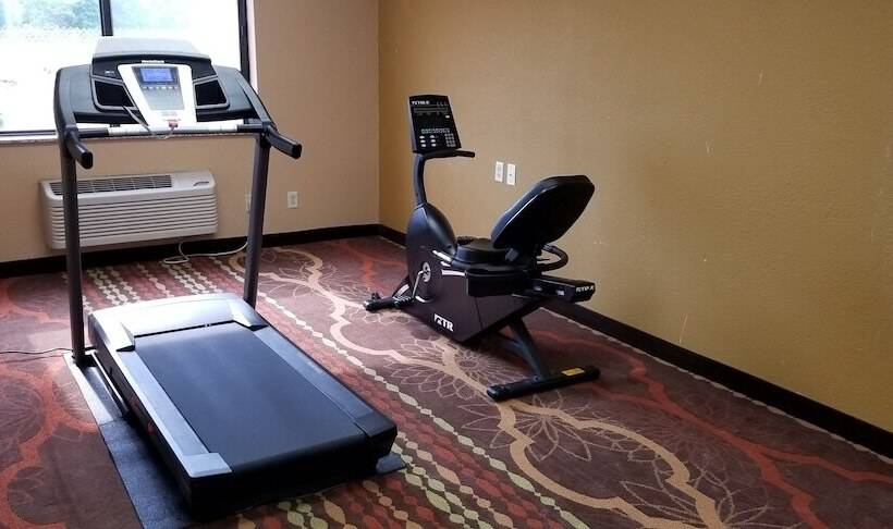 בית מלון כפרי Days Inn & Suites By Wyndham Davenport East