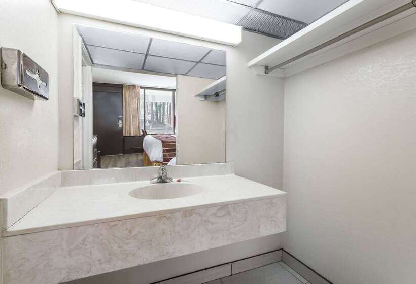 בית מלון כפרי Days Inn & Suites By Wyndham Rocky Mount Golden East