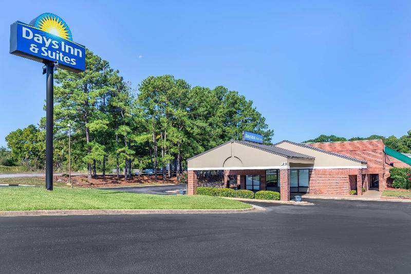 בית מלון כפרי Days Inn & Suites By Wyndham Rocky Mount Golden East