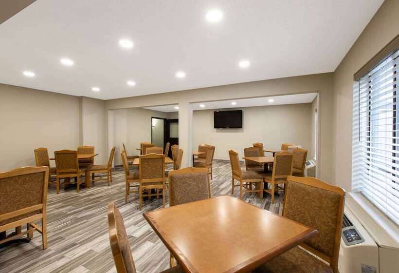 ホテル Days Inn & Suites By Wyndham Wisconsin Dells