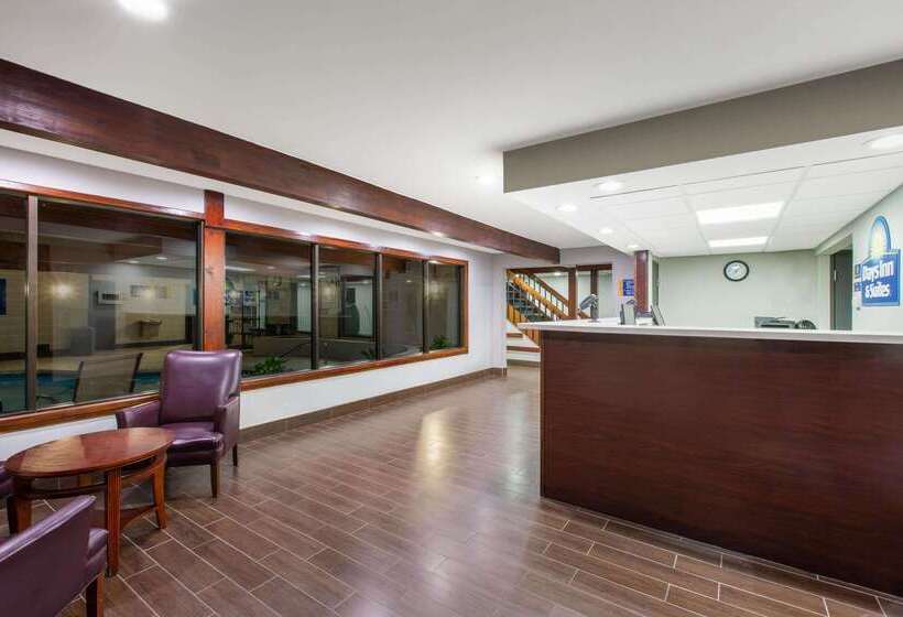 ホテル Days Inn & Suites By Wyndham Wisconsin Dells