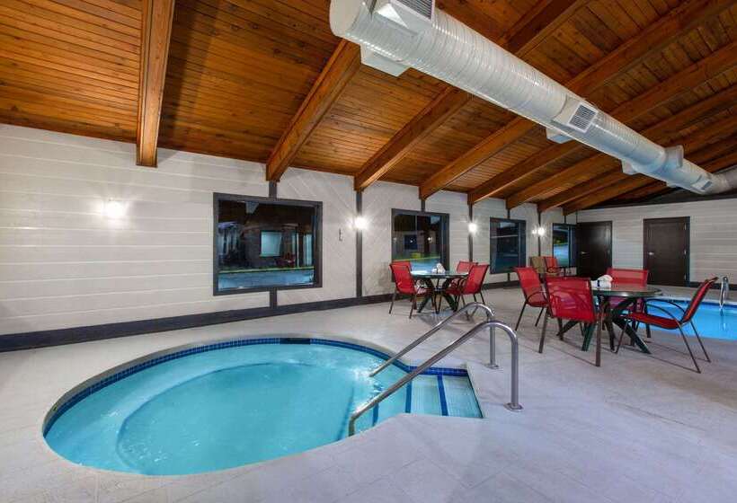 هتل Days Inn & Suites By Wyndham Wisconsin Dells