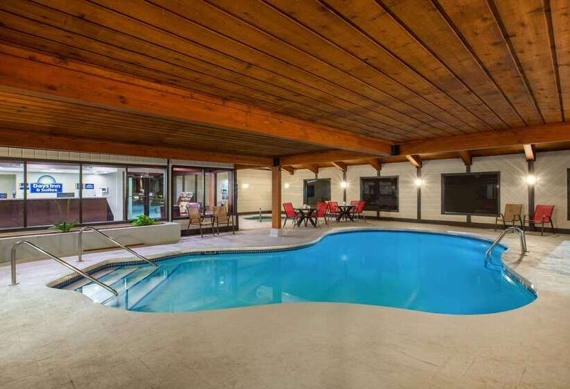 ホテル Days Inn & Suites By Wyndham Wisconsin Dells