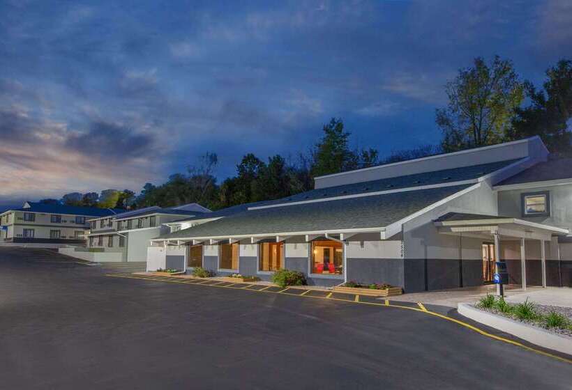 ホテル Days Inn & Suites By Wyndham Wisconsin Dells