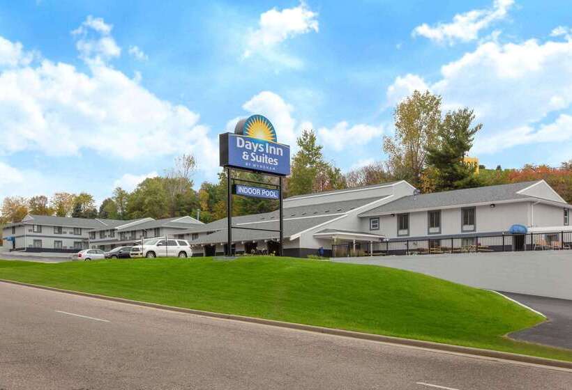 ホテル Days Inn & Suites By Wyndham Wisconsin Dells