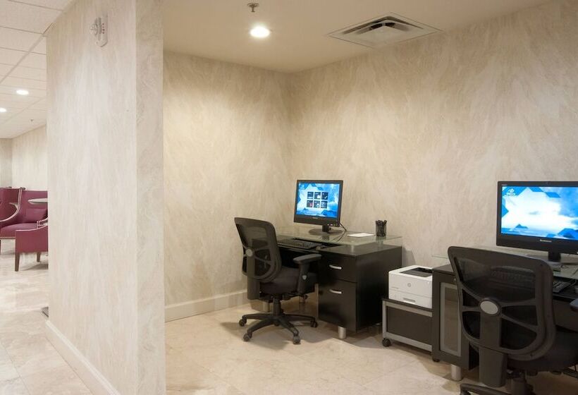 Delta Hotels By Marriott Orlando Lake Buena Vista