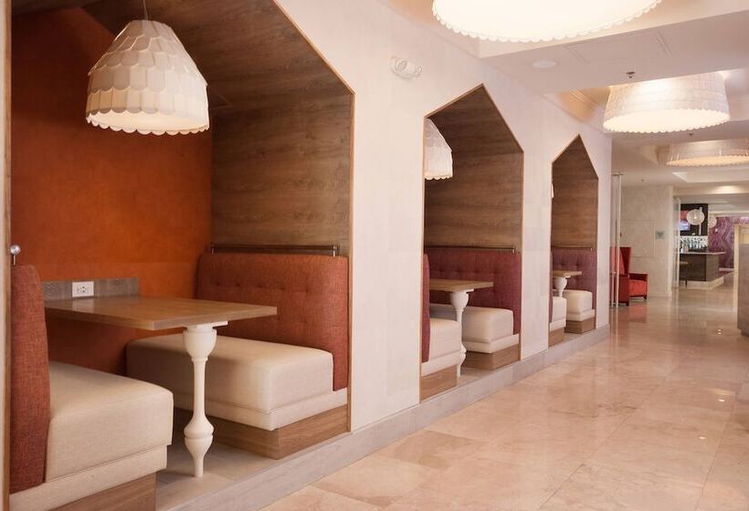 Delta Hotels By Marriott Orlando Lake Buena Vista