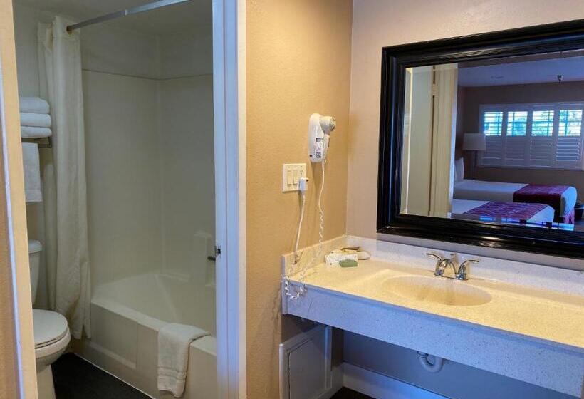 בית מלון כפרי The Dixie Orange County