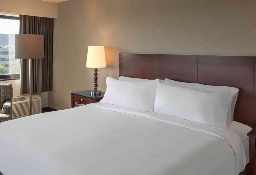 هتل Doubletree By Hilton Chicago Schaumburg