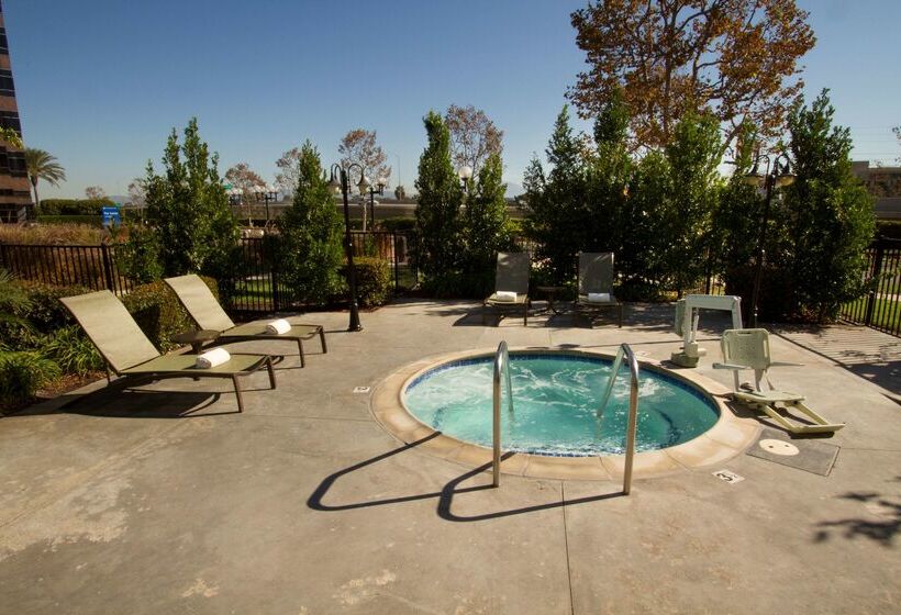 فندق Lakeside Orange County Airport