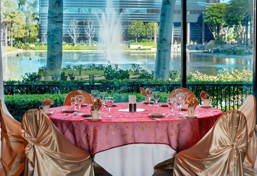 فندق Lakeside Orange County Airport