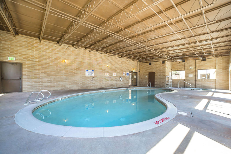 בית מלון כפרי Econo Lodge Inn And Suites Sandy