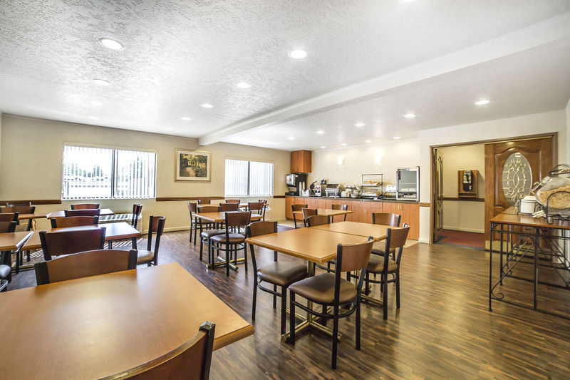 בית מלון כפרי Econo Lodge Inn And Suites Sandy