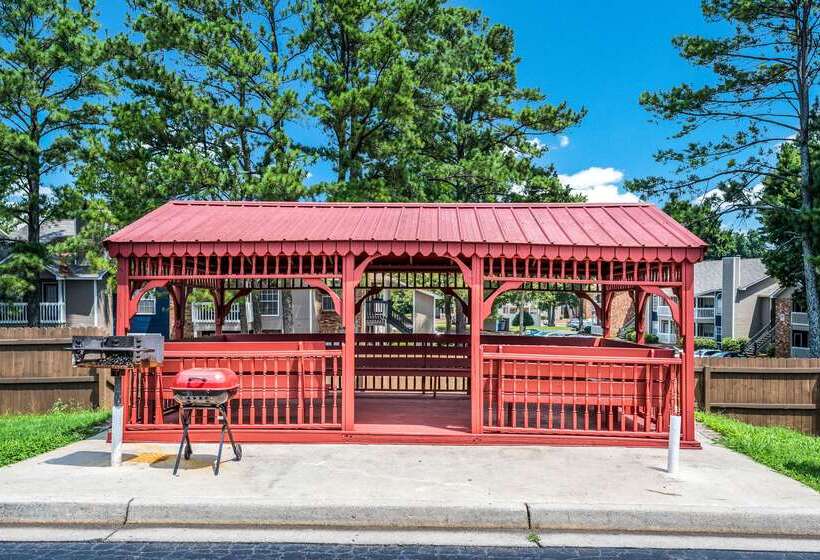 ホテル Econo Lodge Inn & Suites University